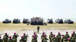 Wakil Panglima TNI dan Sejumlah Pejabat Negara Terima Warga Kehormatan dan Brevet Korps Marinir