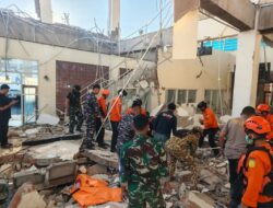 TNI Kerahkan Personel, Hercules, dan KRI Bantu Masyarakat Terdampak Gempa NTT