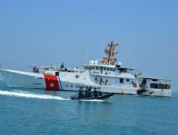 Latihan Pengenalan Alat Penyelamatan Kapal Perkuat Kemampuan TNI dan Unsur Maritim AS