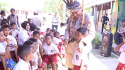 Sambut Hari Jadi ke-78 Polwan, Polwan Polda Papua Barat Gelar Syukuran dan Bakti Sosial di SD Negeri 15 Maripi