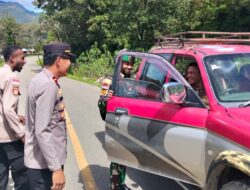 Polsek Bolakme Bersama Satgas Pamtas Laksanakan Razia Gabungan, Amankan 2 Pisau dan 1 Ketapel