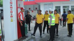 ‎Kapolda Papua Barat Tinjau Antrean BBM di SPBU Sowi 4 Manokwari, Pastikan Pelayanan Berjalan Tertib