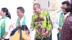 Kapolda Papua Barat Gelar Minggu Kasih Bersama Jemaat GKI Agape Wosi, Ajak Masyarakat Perkuat Kerukunan, Toleransi, dan Jaga Kamtibmas